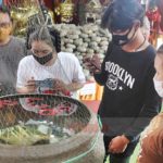 อาศรมฤาษีเณร เปิดแล้ว! คุมเข้มโควิด แห่ส่อง เลขเด็ดอ่างน้ำมนต์ เห็นชัด