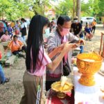 เห็นชัดๆ! แห่ขอหวย ตะเคียนยักษ์ เลขนี้ขายดีมาก เผยเรื่องสุดประหลาด