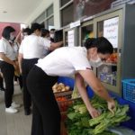 ชมรมแม่บ้านตำรวจตรวจคนเข้าเมือง เติมตู้ปันน้ำใจ ตม.นททบุรี ช่วยปชช.