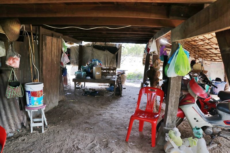 บริเวณห้องครัวใต้ถุนบ้านที่เกิดเหตุ