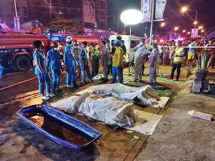 หลังจากเพลิงสงบแล้ว เจ้าหน้าที่ตรวจพบผู้เสียชีวิต 3 ราย ซึ่งเป็นพ่อแม่ลูกกันภายในบ้าน