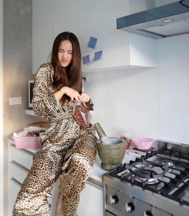 ส่องชุดเข้าครัว!