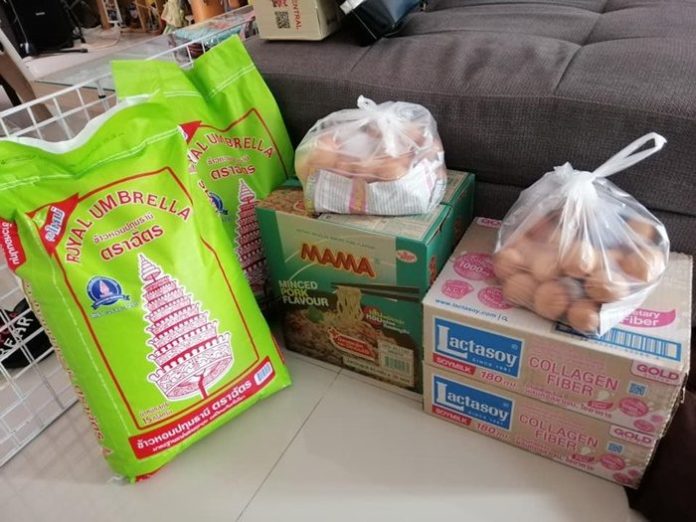 โรสแมรี่ อดีตนักร้องดัง ลำบาก ขอรับบริจาคของกินให้ลูก