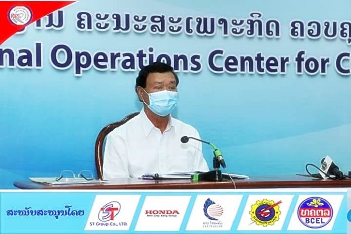 น.ร.ลาวในชนบทขาดแคลนผ้าอัดปาก