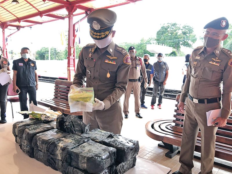 เกาะตร.รถไฟจับยา10ล. สบช่อง-ผ่อนปรนโควิด หนุ่มขนไอซ์ล่องส่งใต้