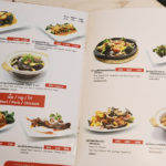 ปธ.เครือมิราเคิล แจกอาหาร-เงินสด ให้ประชาชน เผยทั้งน้ำตาเราต้องช่วยเหลือไม่ทิ้งกัน