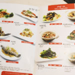 ปธ.เครือมิราเคิล แจกอาหาร-เงินสด ให้ประชาชน เผยทั้งน้ำตาเราต้องช่วยเหลือไม่ทิ้งกัน