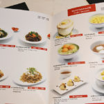 ปธ.เครือมิราเคิล แจกอาหาร-เงินสด ให้ประชาชน เผยทั้งน้ำตาเราต้องช่วยเหลือไม่ทิ้งกัน