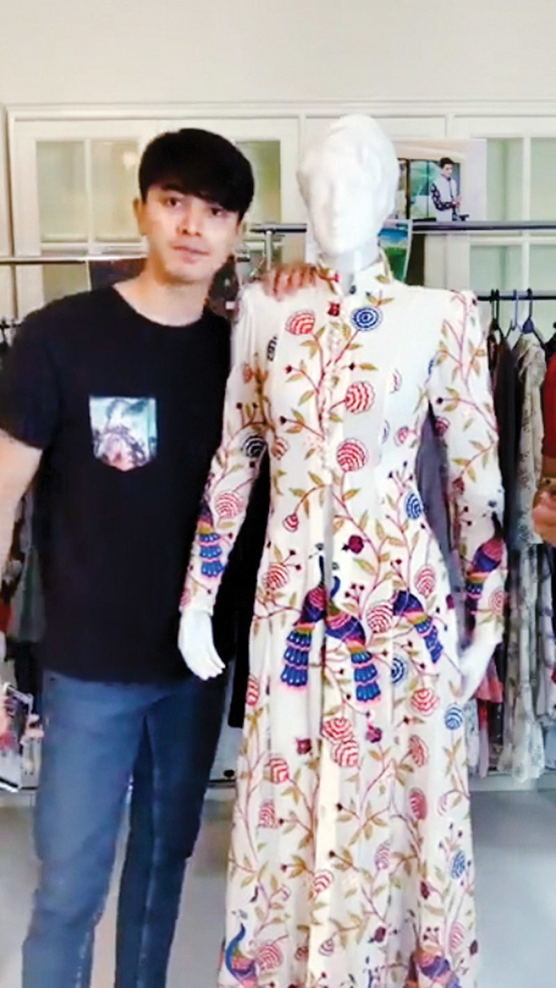 ‘เป่าจินจง’ขนคอสตูม‘ฟากฟ้าคีรีดาว’ประมูลการกุศล