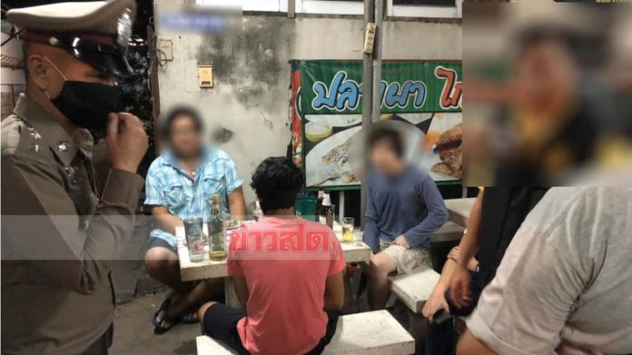 มั่วสุมกินเหล้าในร้านอาหาร