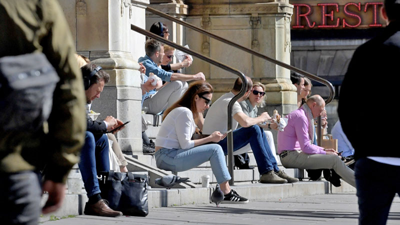 ไม่ล็อกดาวน์ดีกว่า