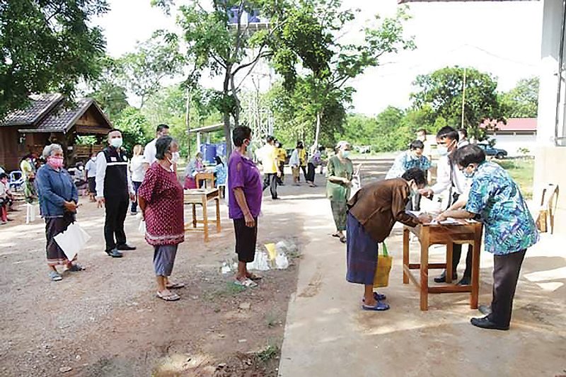 ศูนย์ช่วยเหลือแจกถุงยังชีพ