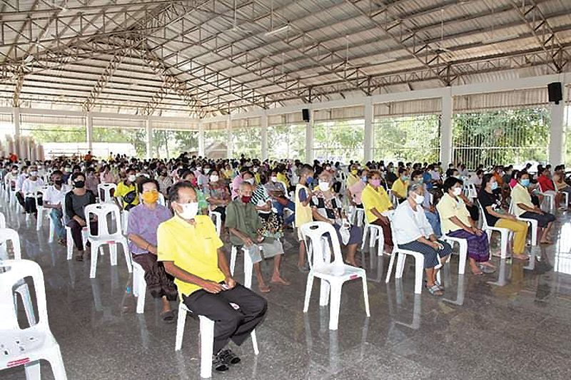ศูนย์ช่วยเหลือแจกถุงยังชีพ