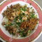 ร้านก๋วยเตี๋ยวหลอดสูตรโบราณ ข้าง สน. พลับพลาไชย ตำนานความอร่อยกว่า 50 ปี
