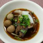 ร้านก๋วยเตี๋ยวเนื้อบ้านเนิน (พรานนก) ก๋วยเตี๋ยวเนื้อน้ำซุปสุดเด็ดสูตรลับกว่า 20 ปี