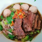 ร้านก๋วยเตี๋ยวเนื้อบ้านเนิน (พรานนก) ก๋วยเตี๋ยวเนื้อน้ำซุปสุดเด็ดสูตรลับกว่า 20 ปี