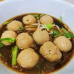 ร้านก๋วยเตี๋ยวเนื้อบ้านเนิน (พรานนก) ก๋วยเตี๋ยวเนื้อน้ำซุปสุดเด็ดสูตรลับกว่า 20 ปี