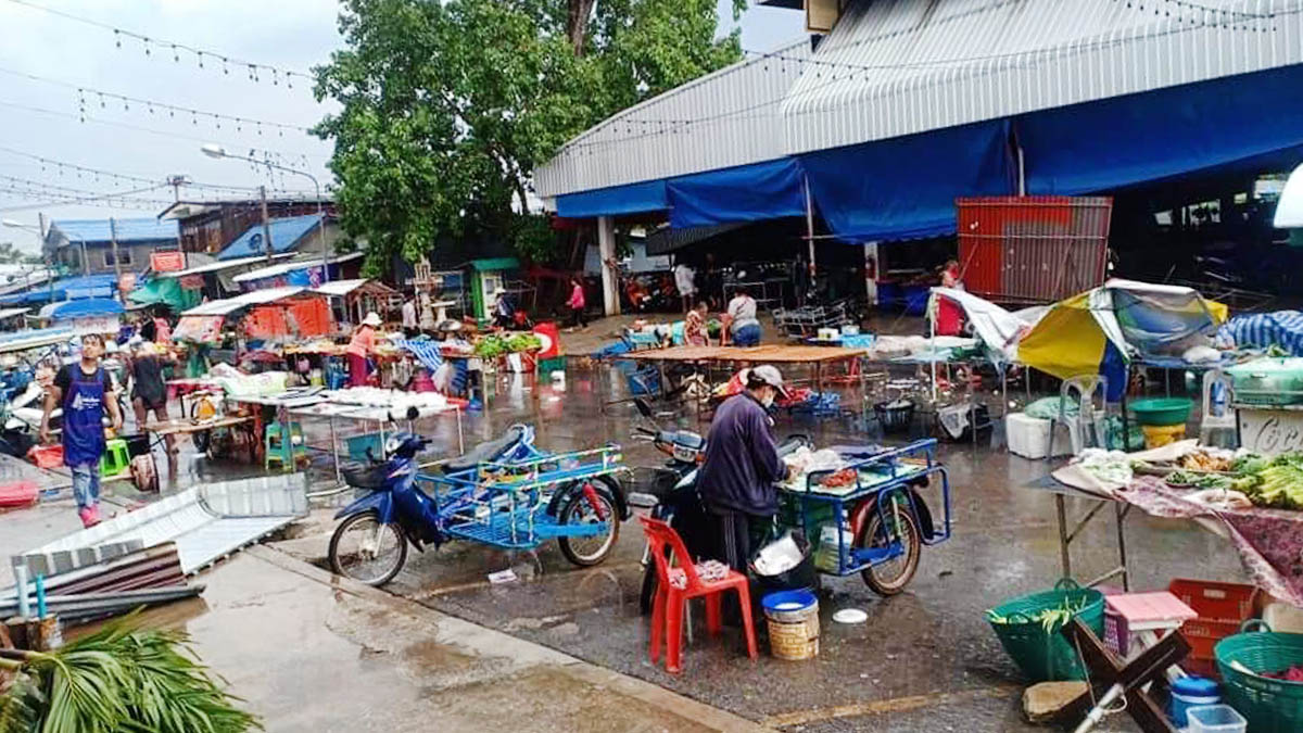 พายุฤดูร้อนถล่ม
