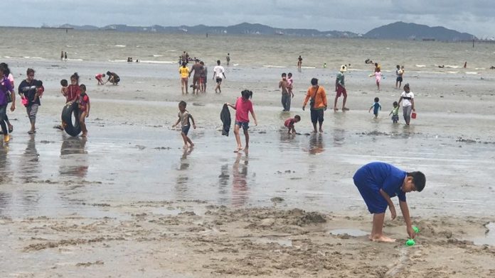 ชายหาดบางแสน หลังผ่อนคลาย มาตรการโควิด