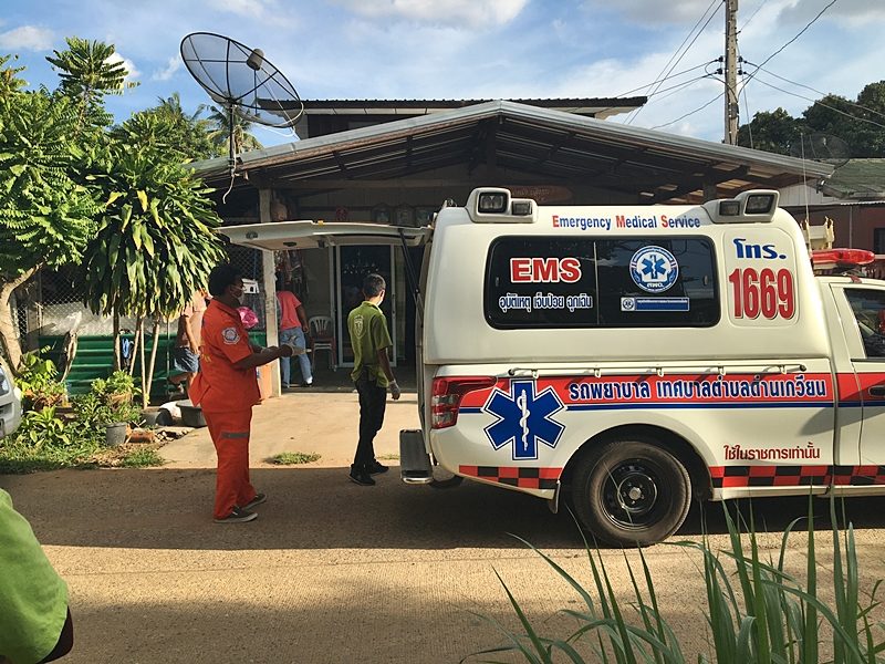 บริเวณหน้าบ้านที่เกิดเหตุหนุ่ม ผูกคอดับ หลังพิษโควิดทำตกงาน