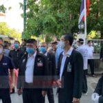 ไม่ได้รับความเป็นธรรม! ป้าหงส์ ปีนต้นมะขามหวัง ผูกคอดับ หน้าทำเนียบ