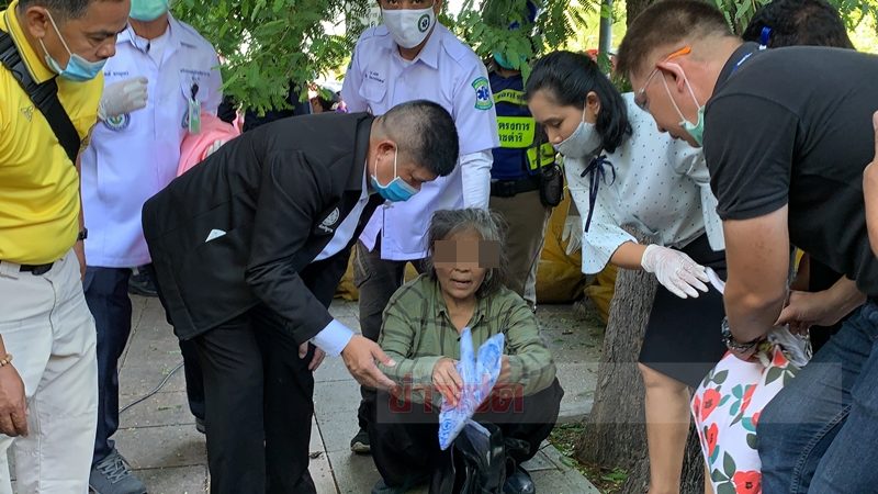 ป้าหงส์ ยอมลงมาเจรจา หลังก่อเหตุ ปีนต้นมะขาม หน้าทำเนียบรัฐบาล หวัง ผูกคอดับ