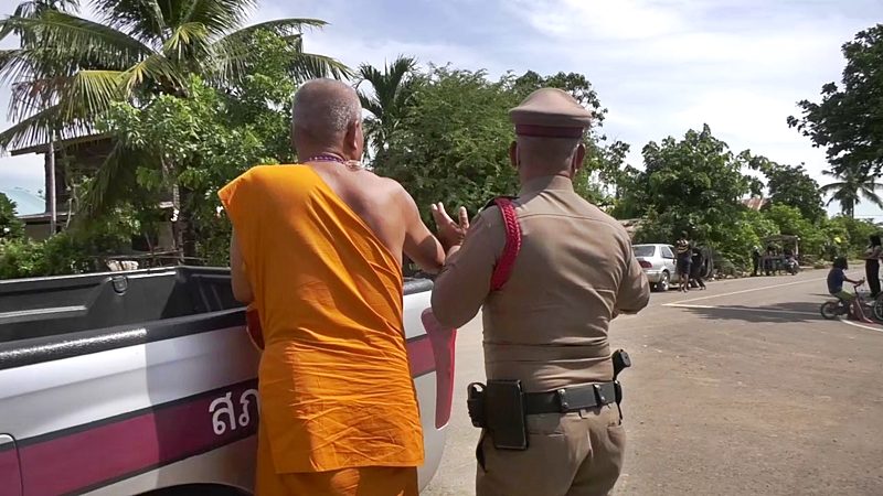 ตำรวจบุรีรัมย์ รวบ พระเมาหนัก ซิ่งเก๋งข้ามจังหวัด ป่วน 2 หมู่บ้าน