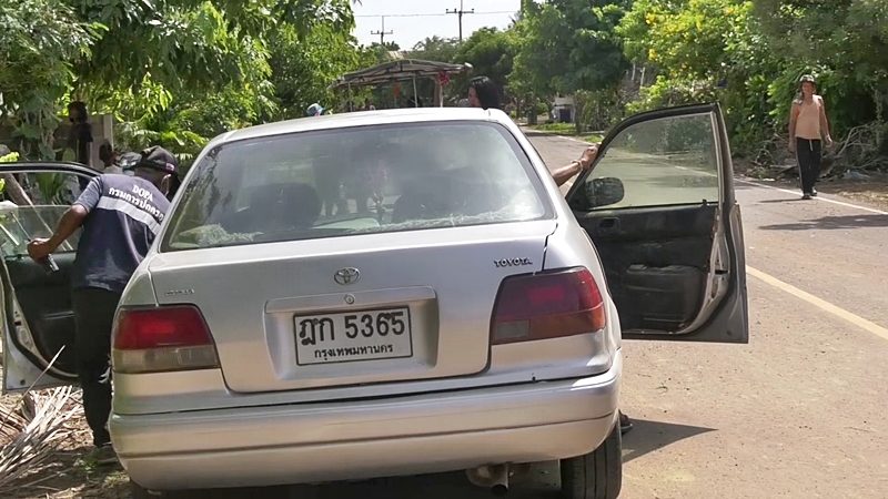 รถเก๋งที่พระใช้ในการก่อเหตุขับป่วน 2 หมู่บ้าน
