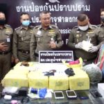 แหกด่านหนีตร. แต่ไม่รอด! เก๋งเสยท้ายสิบล้อ ผงะยาบ้า 5 แสนเม็ด ไอซ์ ปืน