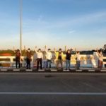 กลุ่มวิ่งไล่ลุงอุบลฯ ชูภาพคณะราษฎร-อ่านประกาศ กลางสะพานเสรีปชต.