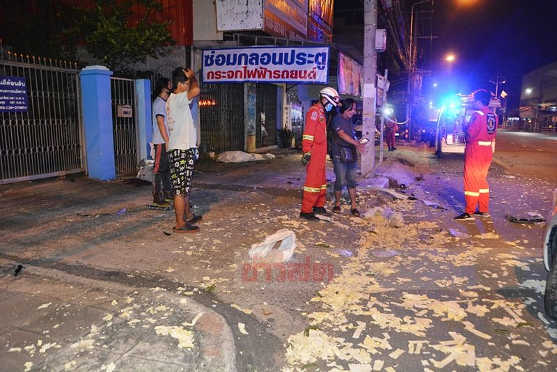 บริเวณหน้าบ้านที่ศพผู้ตายกระเด็นไปเสียชีวิต