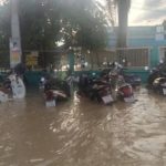 ระยองอ่วม! ฝนถล่มหนักหลายวัน ฝายแตก-น้ำป่าทะลักท่วมหมู่บ้านนับร้อย