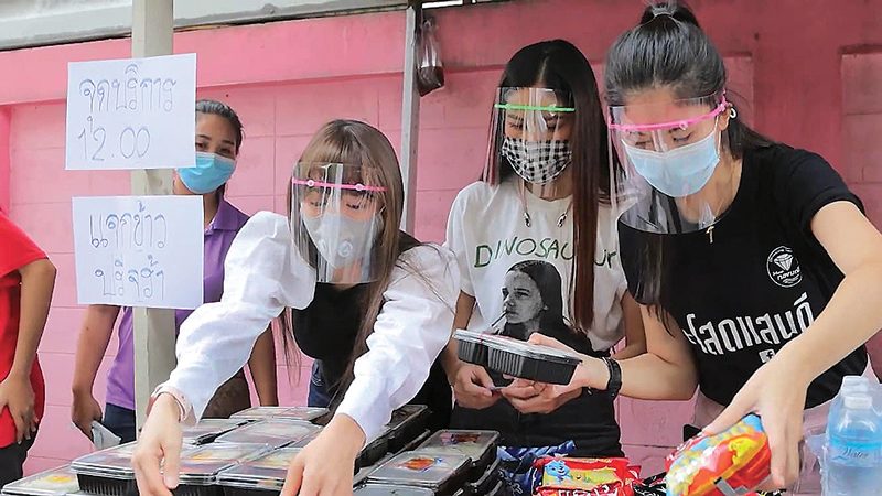 ‘ต้าร์-ไข่มุก-เมย์-มิ้วส์’ช่วยคนยากลำบาก คิดริเริ่มโครงการ‘ปันน้ำใจสู่คนริมทาง’ : สกู๊ปบันเทิง