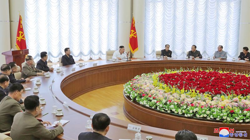 คิมโผล่ประชุมโปลิตบูโร