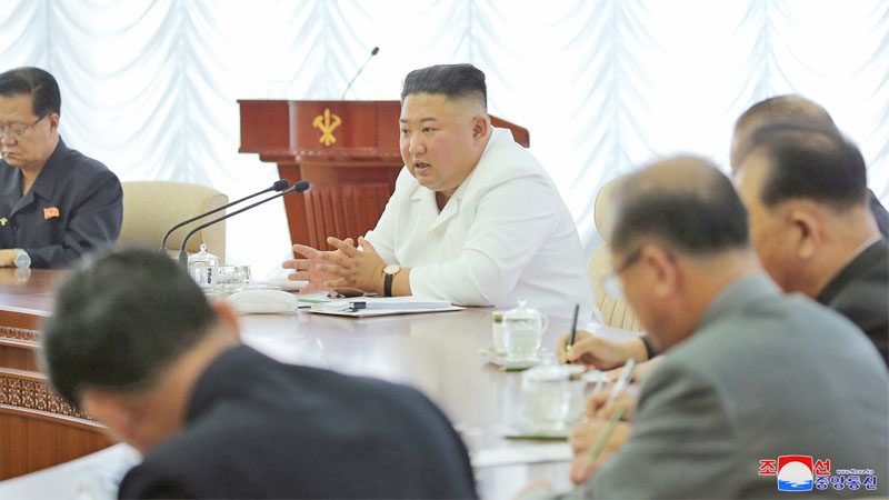 คิมโผล่ประชุมโปลิตบูโร