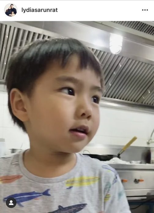 ดีแลน มองแรง ลีเดีย ชวนกินหนอน