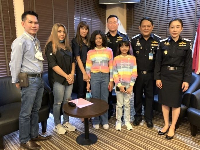 บูม ชญาภา ควง หญิง ขวัญจิรา แม่ใบเฟิร์นและช่อว่าน เข้าแจ้งความเกรียนคีย์บอร์ด