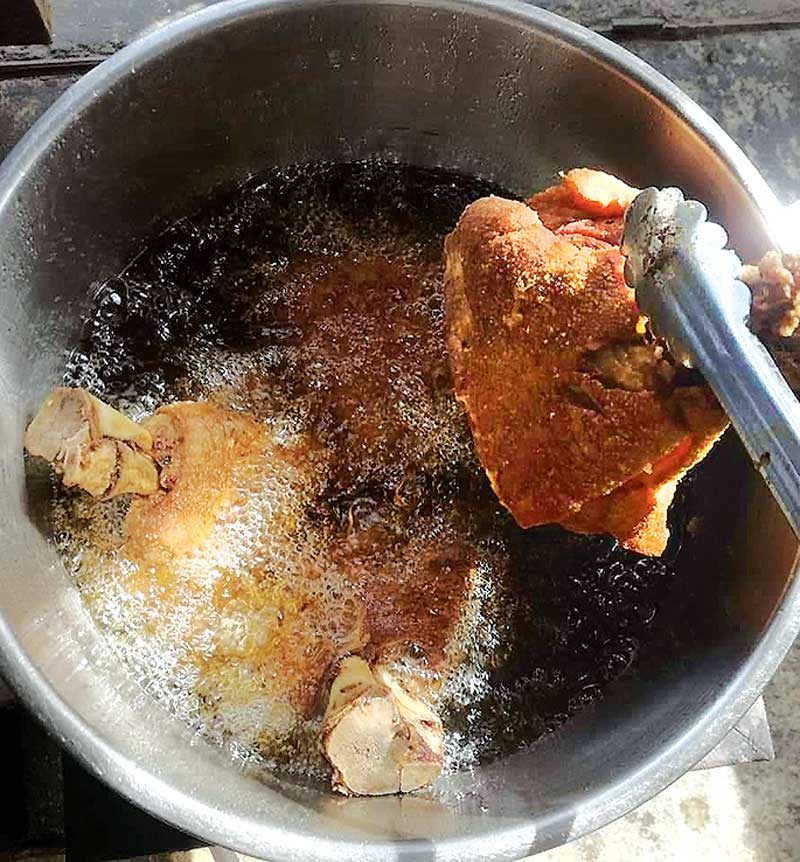 ขาหมูเยอรมันรสเด็ดร้านข้าวปั้นราชบุรี