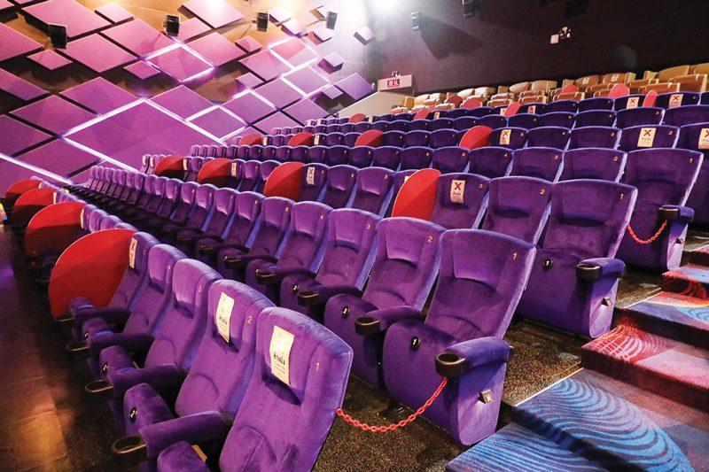 โรงภาพยนตร์เปิดบริการ