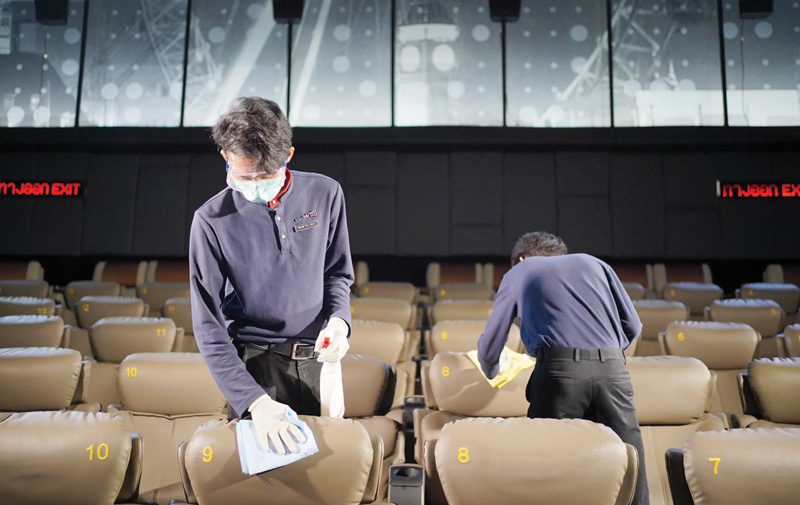 โรงภาพยนตร์เปิดบริการ