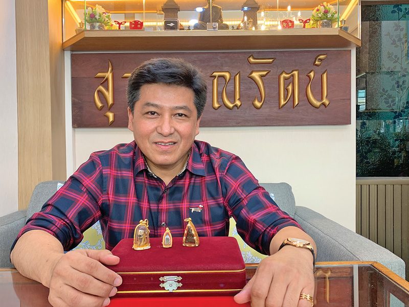 ไชยา พัฒนาสุวรรณ คล้อง 3 วัตถุมงคลดัง
