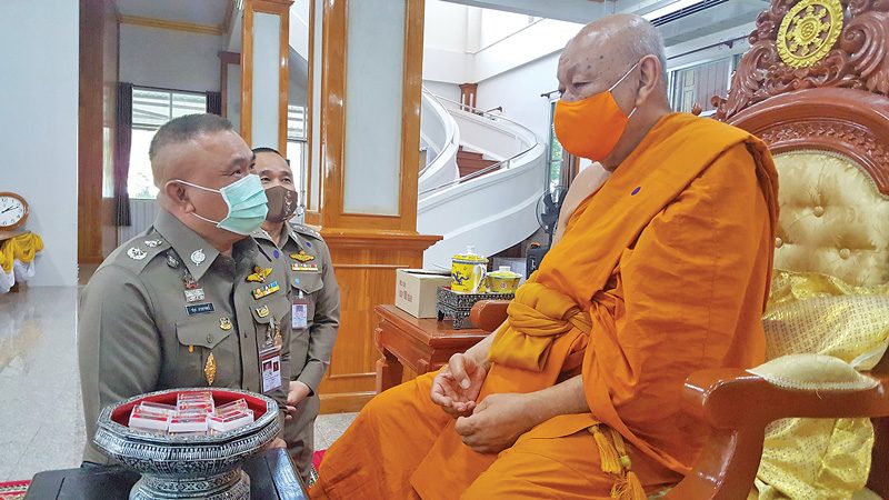 ถุงยังชีพคณะสงฆ์ปทุมฯ ส่งแรงใจตำรวจสู้ภัยโควิด