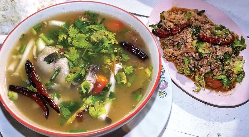 ครัวลุงต๋อยทับลานอาหารป่า