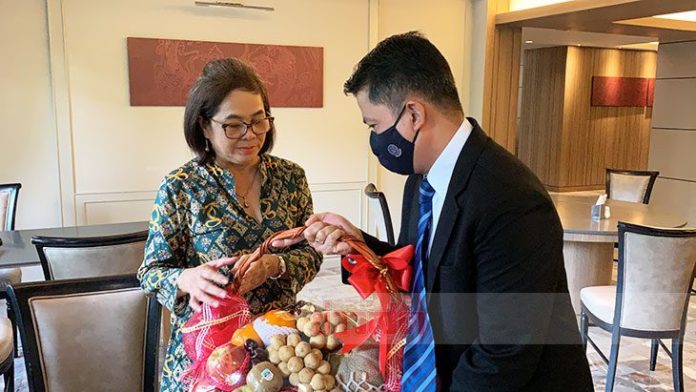 รถนำขบวน นำกระเช้าขอโทษ