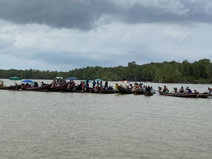 ฮือจอดเรือปิดปากน้ำตาปี