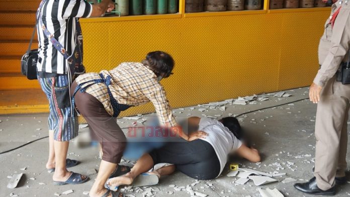 ร่วงหลังคาดับ