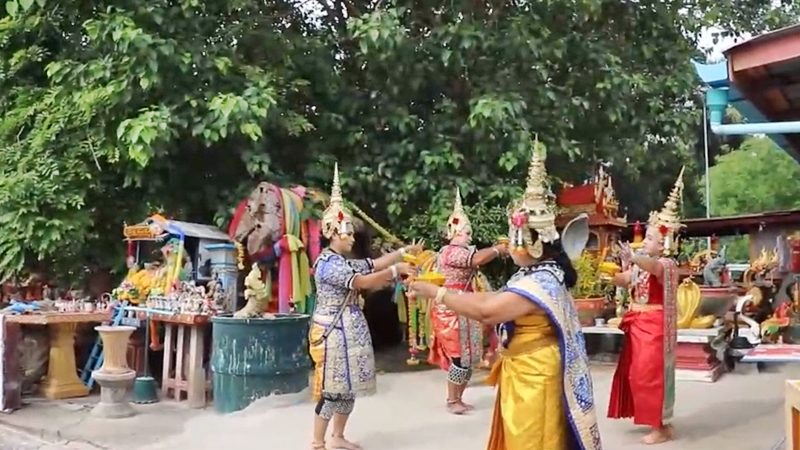 ละครพันทาง คณะพเยาว์ลูกป่าโมก มาทำการแสดงแก้บน