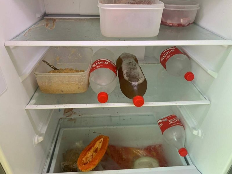 ของกลางที่พบภายในตู้เย็น