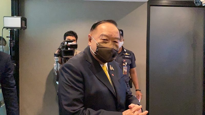 บิ๊กป้อม ย้อนถามสื่อ รู้ได้อย่างไร ครม. พลิกโผ หลังปรากฏไม่เป็นไปตามที่ประชุมของพรรคพลังประชารัฐ