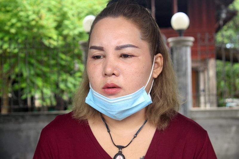 น.ส.ภาคิน รัตน์ชาปากรณ์ อายุ 40 ปี เจ้าของร้านเสริมสวยใน จ.นครปฐม